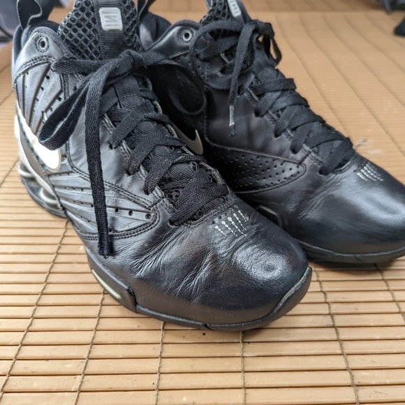 Nike Shox 407636-001 Black/White Metallic Women's Size 9 Basketball. Great condi - Picture 2 of 10